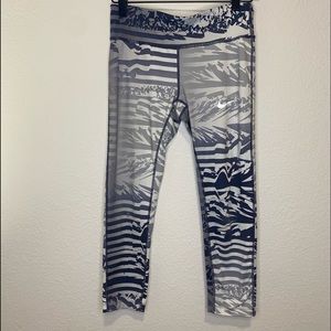 Nike cropped leggings striped